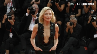 威尼斯影展開幕！　凱特布蘭琪「深V禮服開到肚臍」