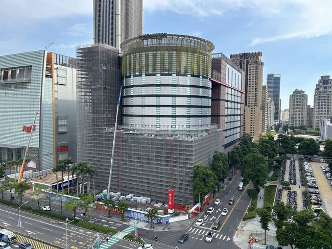 台中新光三越拚復業　都發局同意9月5日分樓層分批進貨 | 華視新聞