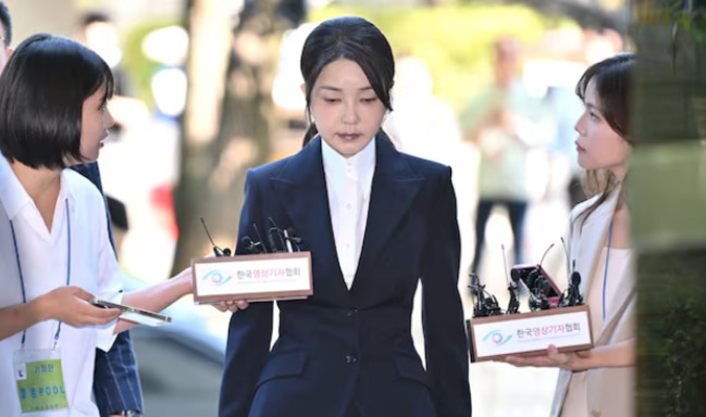南韓前第一夫人金建希遭起訴　首例前總統夫婦同時羈押 | 華視新聞
