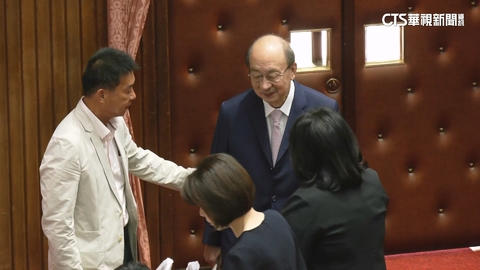 議場內開黨團會為反制逼宮? 柯建銘:不用想太多