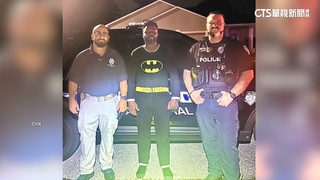 美佛州小偷夜闖民宅　警到場驚見「蝙蝠俠」抓賊