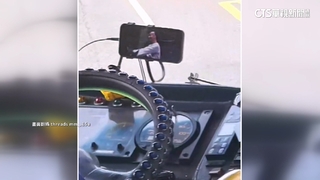 客運司機手機放儀表板疑追劇　業者：大過懲處