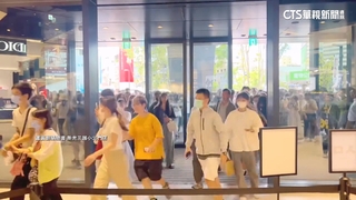 百貨公司試營運爆亂象　警開111罰單.網速降惹民怨