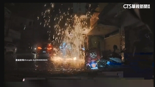 電纜線傳爆炸聲！火星掉落地面　周邊一片漆黑民眾驚嚇
