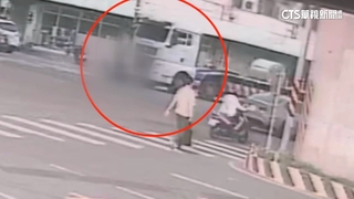 疑沒注意旁邊車輛　聯結車轉彎輾斃72歲女騎士