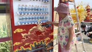 神明貼心！嘉義「奉茶販賣機」　高雄「泡麵土地公廟」