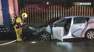高雄楠梓深夜火燒車　疑引擎起火波及前貨車