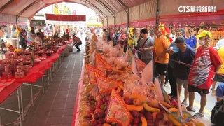 北港朝天宮中元普渡　200箱水果5分鐘搶光