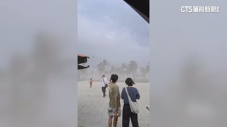 中元節巧合？　旗津颳強風街道霧濛濛　攤販：非首次