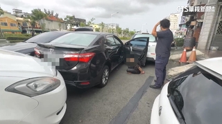 高雄警匪追逐！嫌竊當鋪保險箱36萬　警開4槍包車逮