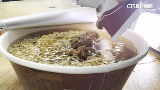 泡麵調味油包「先放後放」口感有差　日泡麵業者揭關鍵