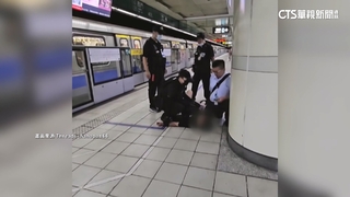 北捷車廂關門時欲強行上車　醉漢大鬧西門站列車延誤