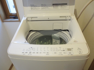 師傅稱洗衣機「面板壞掉」　　網美看說明書才知「真相」超傻眼