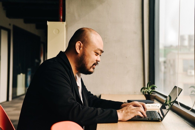 遭控權勢性騷學員　《鬼才之道》編劇蔡坤霖發聲明回應了 | 華視新聞