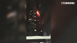 岡山住宅大樓火警！　住戶疑聽「爆炸聲響」驚險逃生