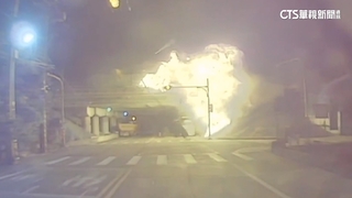 警車過涵洞才5秒！　油箱驚天爆　警急調頭救援