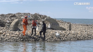 釣魚忘漲潮時間！　男女困沙洲離岸70米　海巡即時救援