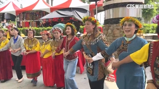 高市原民會活動　邱議瑩.林岱樺牽手跳舞互動少