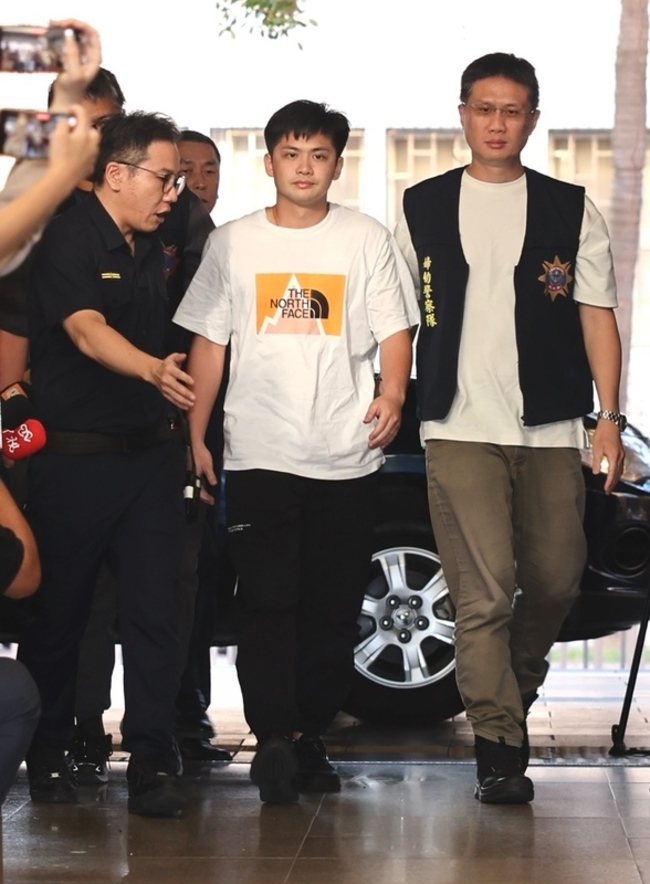 龔益霆首現身　不發一語快步進入北檢 | 華視新聞