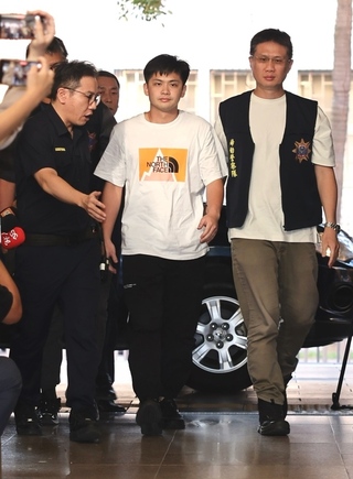 龔益霆首現身　不發一語快步進入北檢