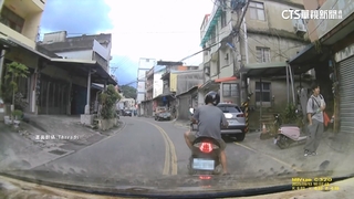 機車騎士頻剎車擋路　網指認「假車禍慣犯」