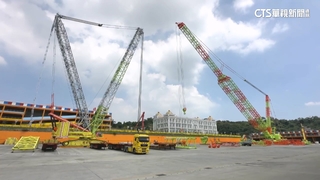 斥資3億8千萬打造！　「亞洲最大」2200噸吊車展出