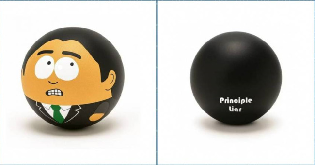 「萊爾校長紓壓球」驚見英文錯字！「校長」變「原則」　國民黨：已更新 | 華視新聞