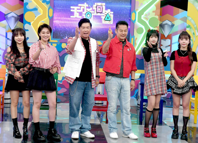 陳為民跌破眾人眼鏡成遊戲王！ 張文綺笑虧「終於有用」 | 華視新聞