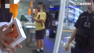 新手機誤放回收紙箱被拾荒婦撿走　警20分鐘找回