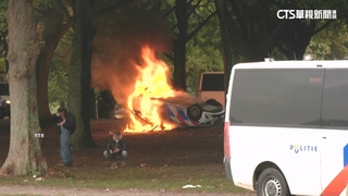 荷反移民示威失控　群眾縱火燒警車場面混亂