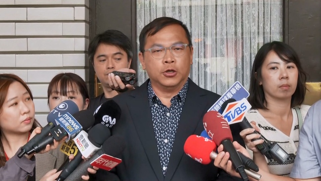 貴賓室被要求合照　王義川要求華航檢討、禁徐巧芯進入　徐：隨便王大立委 | 華視新聞