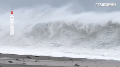 樺加沙逼近! 台東掀6m巨浪 民眾驚慌逃命