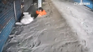 婦抱電線桿險遭洪水沖走　女兒發文報平安