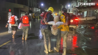漫長一夜...堰塞湖溢流吞沒光復　搜救人員徹夜搶救