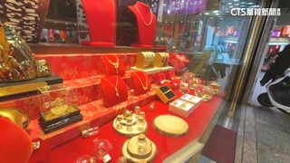 男持「假手榴彈」闖銀樓搶金飾　警逮人移送法辦