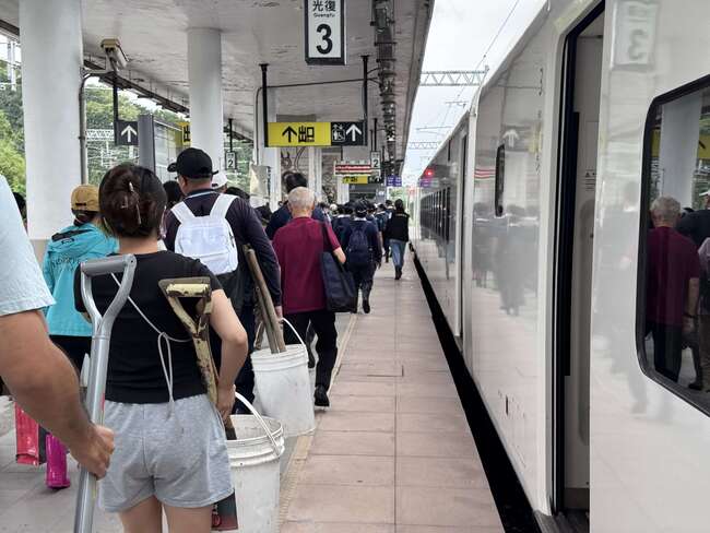 9/27、28各有3千人報名災後復原志工！　慈濟邀約各界持續投入光復救災 | 華視新聞