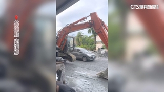 有勇有謀！　「怪手英雄」不畏洪水搶挖.勇救20人