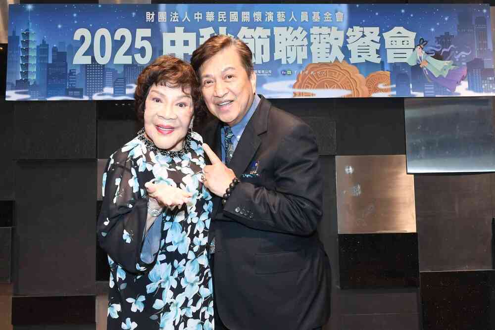 周遊自述已透過獅子會捐助花蓮