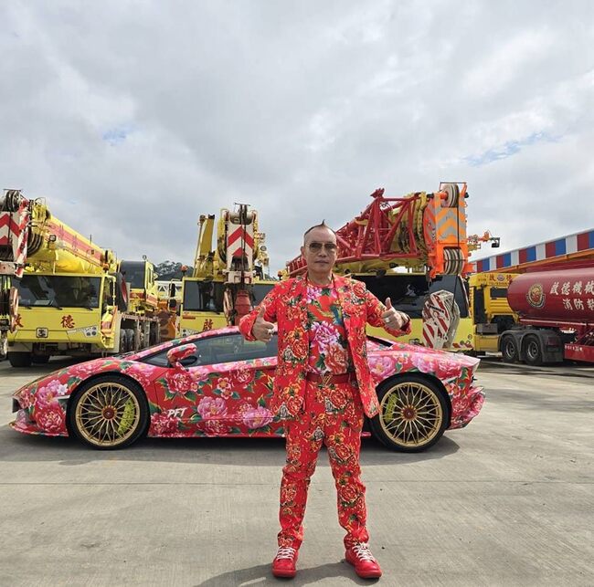 支援災區遭酸擺拍、作秀　　吊車大王怒斥：超扯、超扯、超扯 | 華視新聞