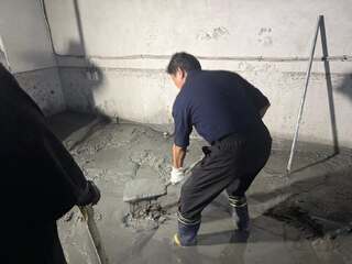 勘災被志工邀「鏟一下土」！　傅崐萁：試了幾鏟可能不及格但誠意滿滿