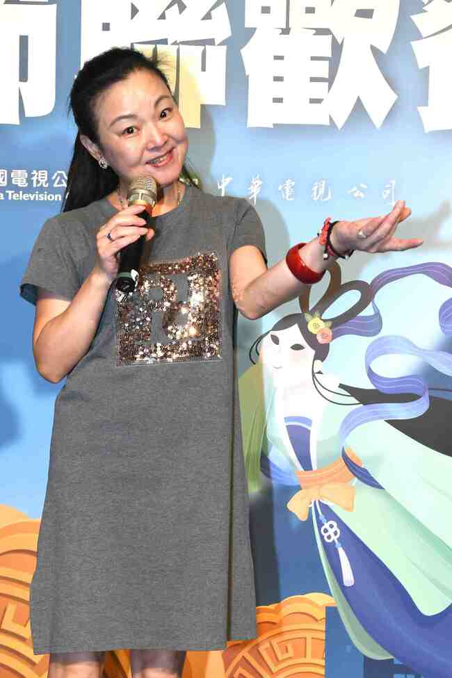 好久不見夏禕升格製作人！開心宣布自製電視劇明年開拍 | 華視新聞