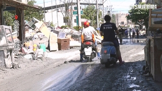重機具難挺進災區　「機車小蜜蜂」穿梭送物資