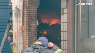 鋰電池起火？　太陽能板廠商宿舍燃燒還「傳出爆炸聲」！