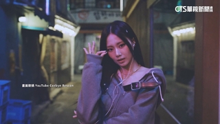 周子瑜放電美歌手柯賓貝森！　合作新歌《Blink》MV街頭追愛