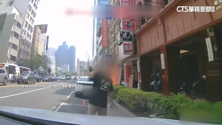 中秋連假車位難求　男子鬧區人肉占車位不給停