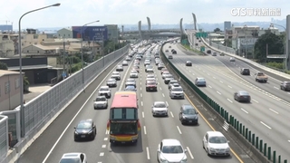 中秋收假湧返家車潮！　國一.國三.清水服務區擠爆