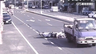 小貨車撞機車「夫妻滾地」　肇逃駕駛稱不知撞人