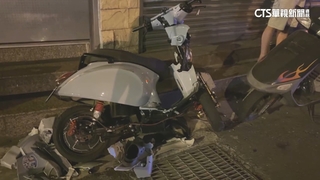 15歲男學生騎微型二輪電動車疑闖燈　被撞飛骨折送醫