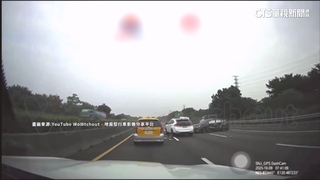 國道貨車擦撞「轎車失控轉圈」　目擊民眾：像跳芭蕾