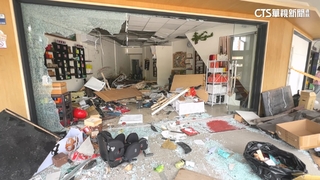 新店剛搬家.位路沖.僅玻璃大門　遇「毒駕」奪命